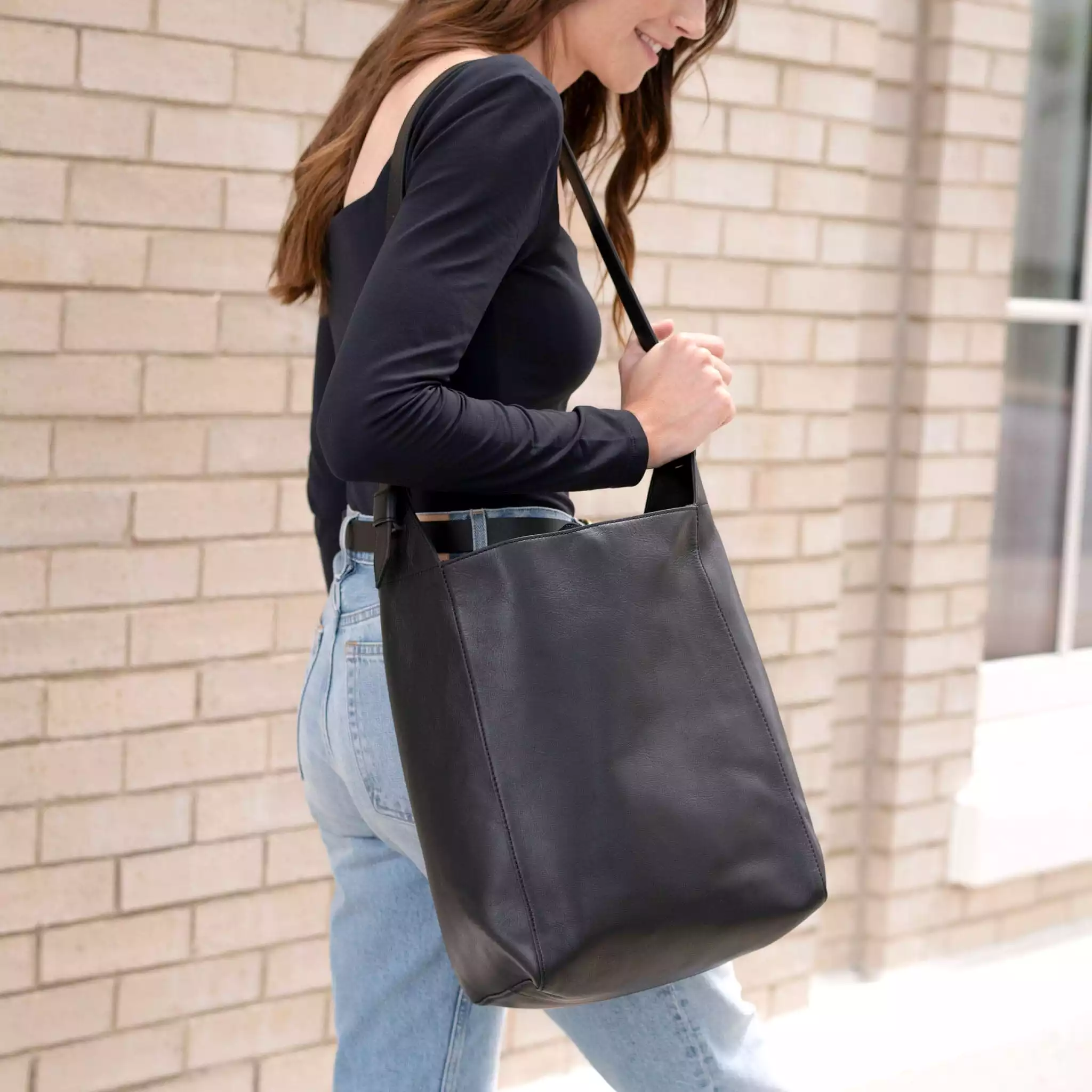 Cecilia Go-To Shoulder Bag Black