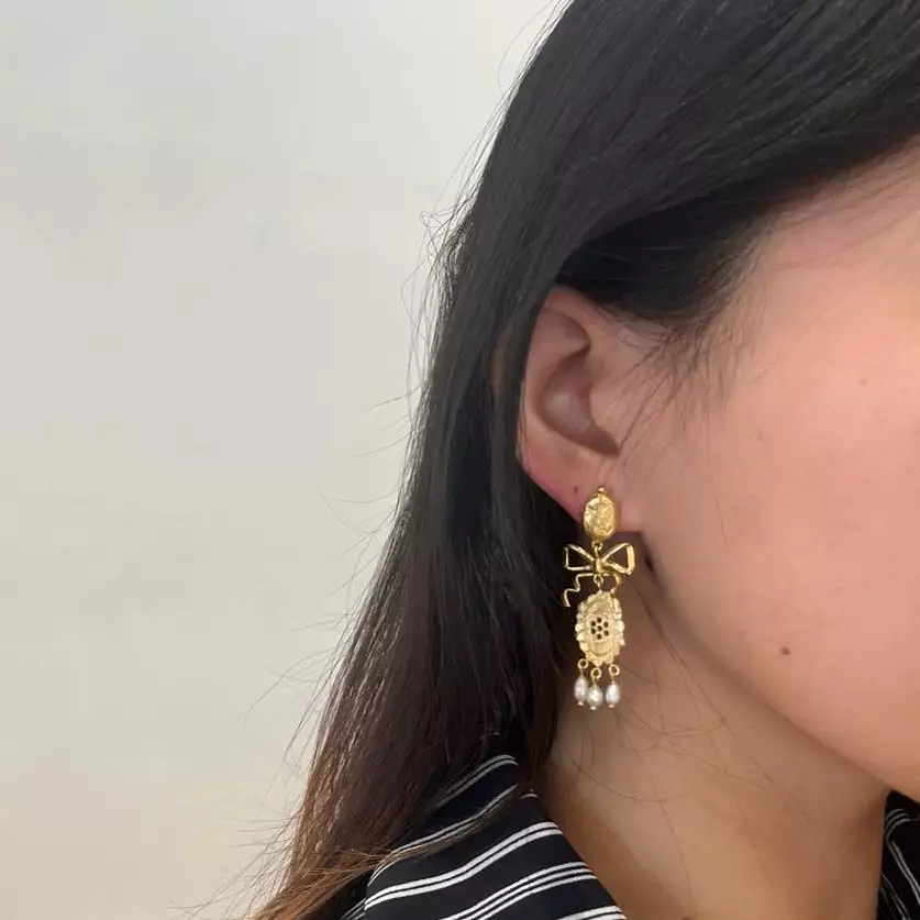 Pepa Earrings, Gold