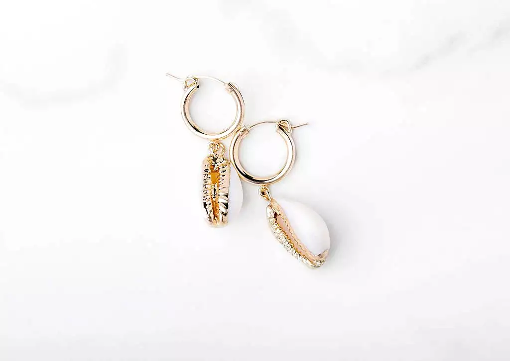 Punkwasp Earrings - Golden Cowrie